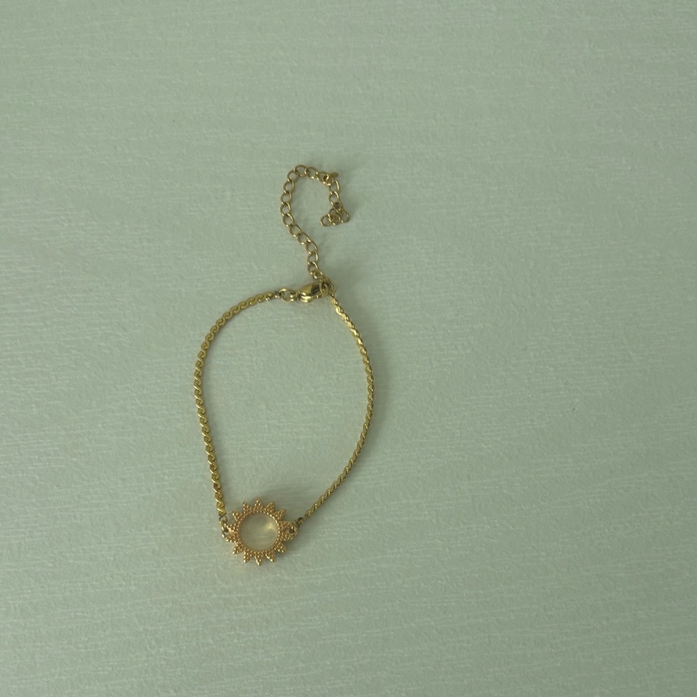 Delicate Sunburst Circle Gold Bracelet